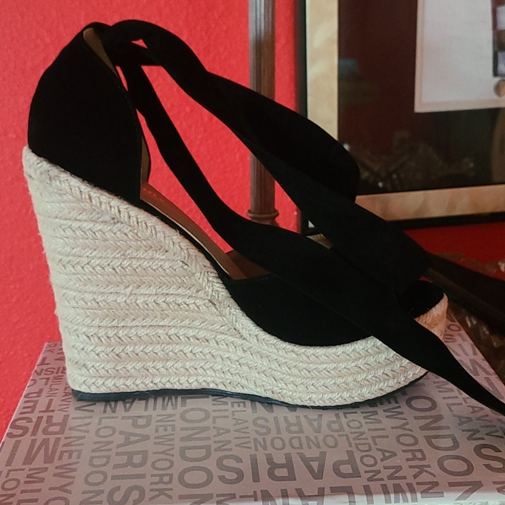 Only the cutest black wedges every